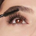 Maybelline Volum' Express Colossal Washable Mascara, Glam Black. - Image 4